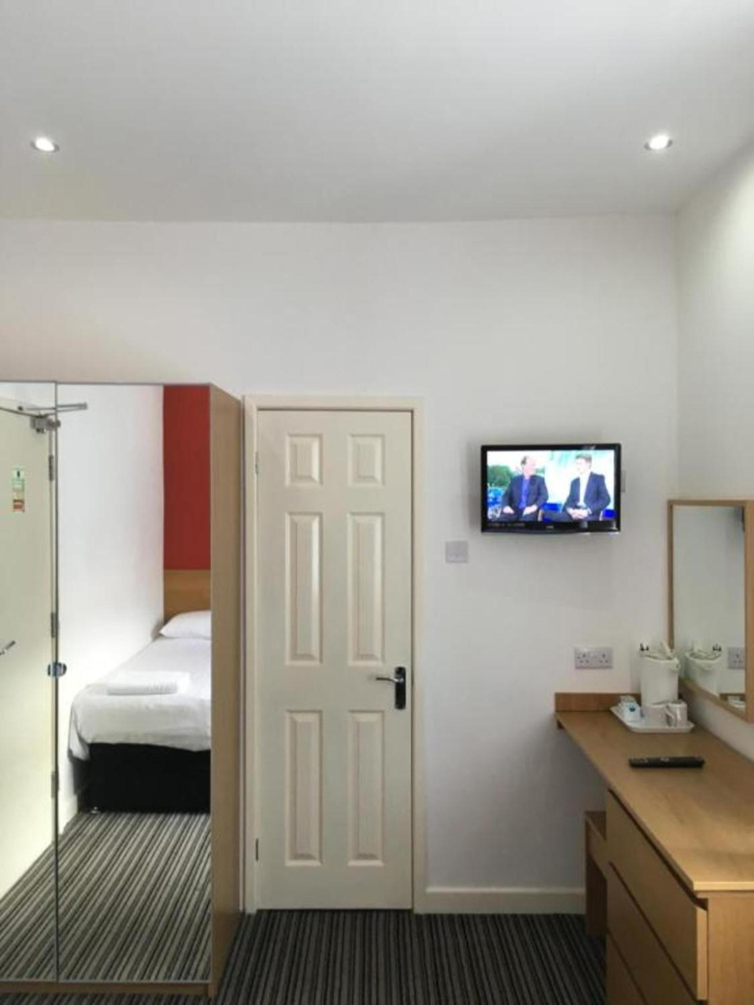 Oyo Wave Crest Hotel ブラックプール エクステリア 写真