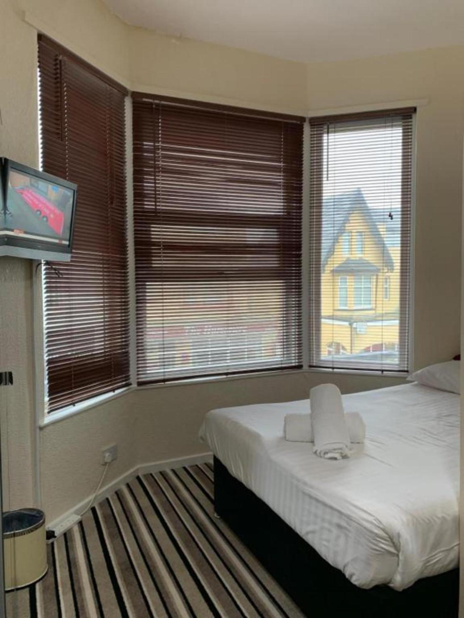 Oyo Wave Crest Hotel ブラックプール エクステリア 写真