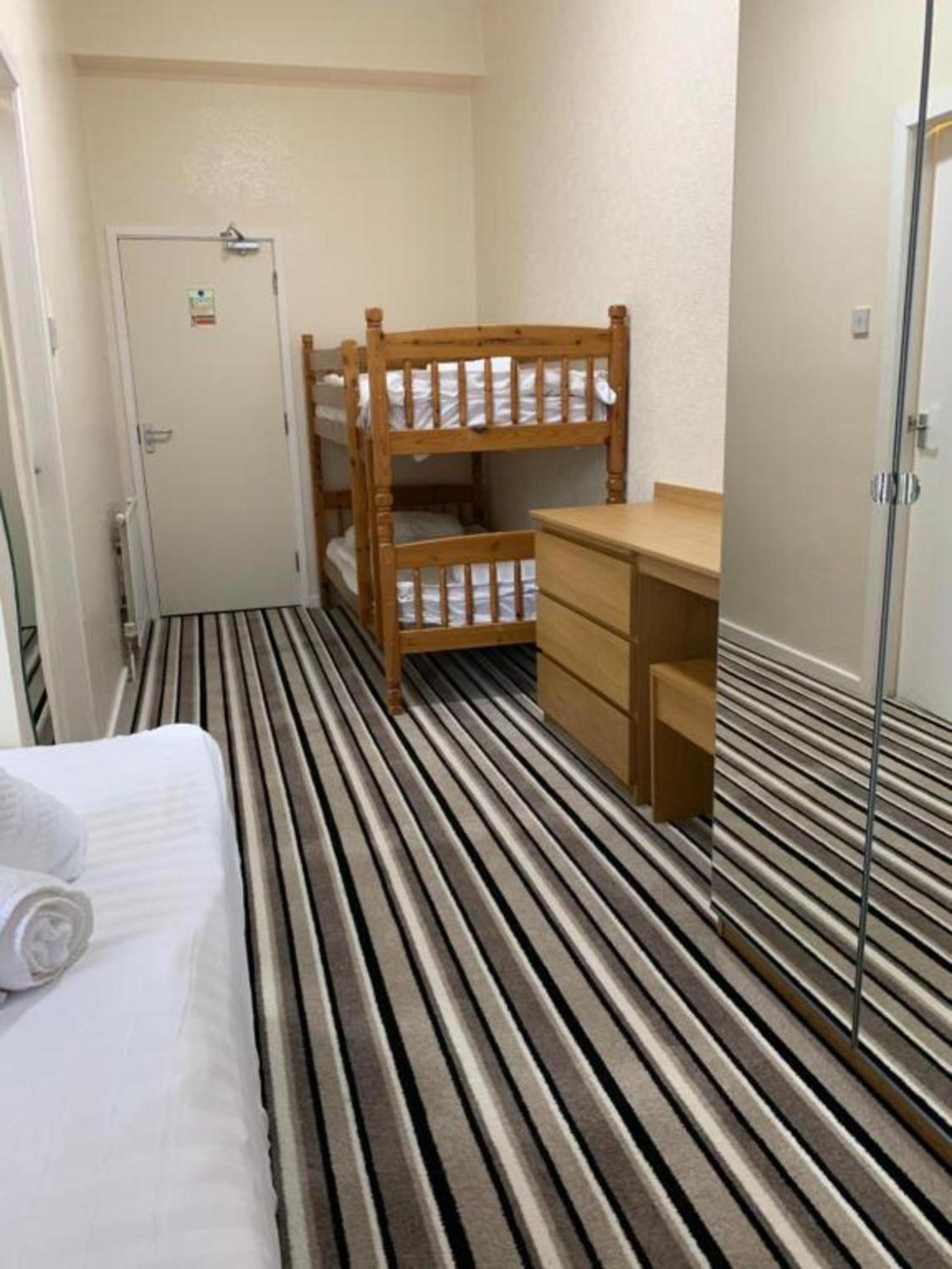 Oyo Wave Crest Hotel ブラックプール エクステリア 写真