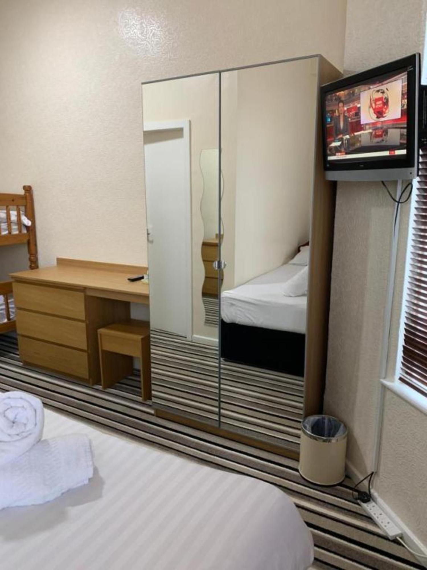 Oyo Wave Crest Hotel ブラックプール エクステリア 写真