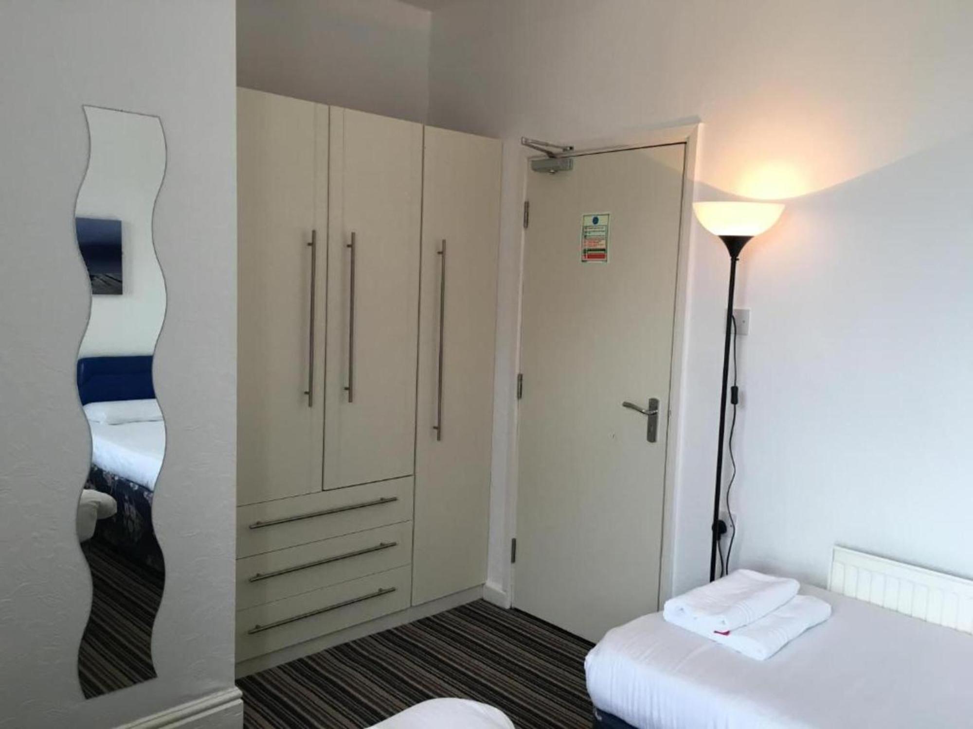 Oyo Wave Crest Hotel ブラックプール エクステリア 写真
